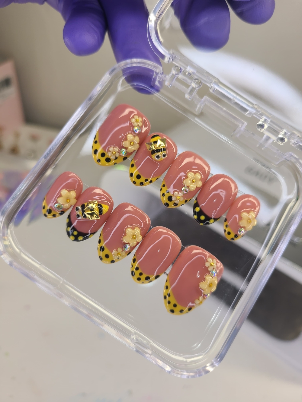 Pink & YellowBumble-bee Floral Press-On Nail Set.